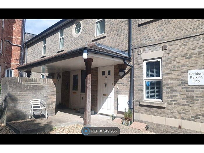 2 Bedroom Flat To Rent In Foxdale Court, Bournemouth, BH2