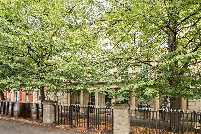 2 Bedroom Flat For Sale In London Road, Reading, Berkshire, RG1