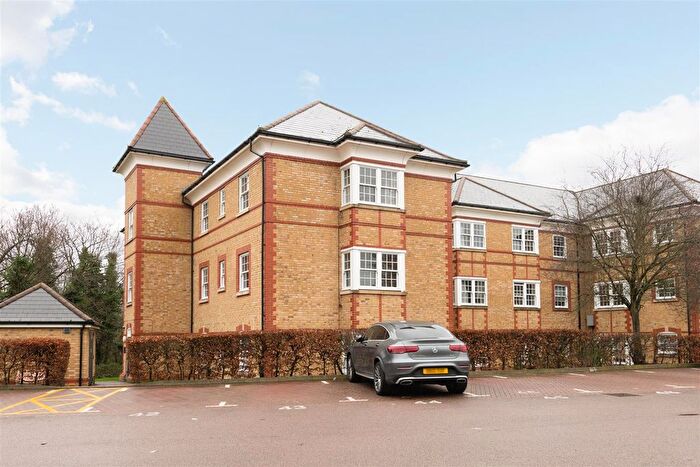 2 Bedroom Flat For Sale In Blackwell Close, London, N21