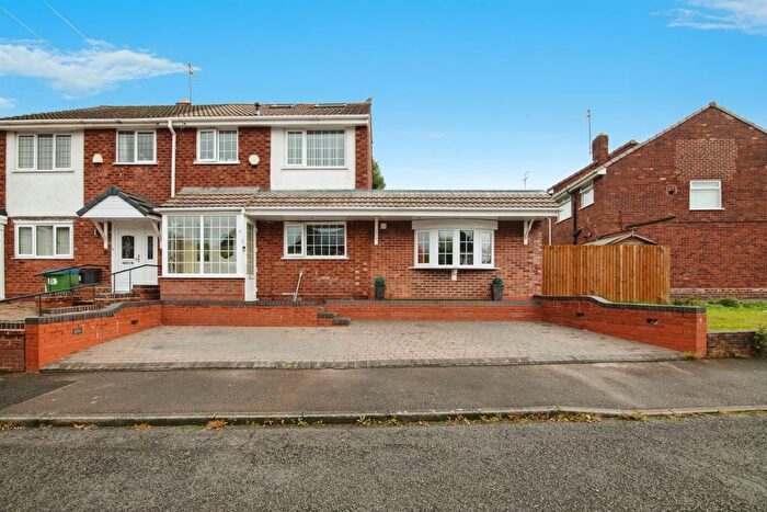 4 Bedroom Semi-Detached House To Rent In Newton Gardens, Birmingham, B43