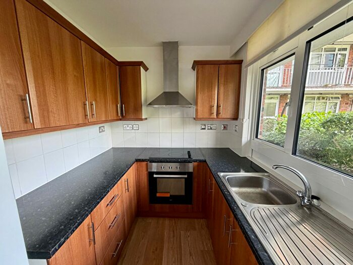 1 Bedroom Flat To Rent In Hill Court, Putney, SW15