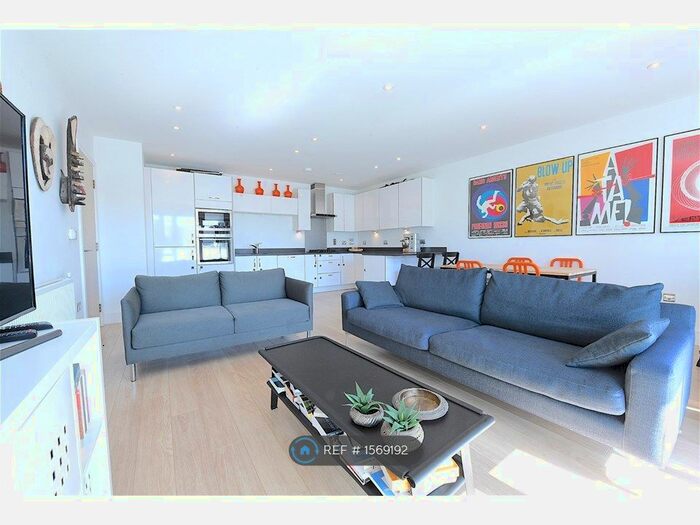 2 Bedroom Flat To Rent In Sidney Road, Lambeth, London, SW9
