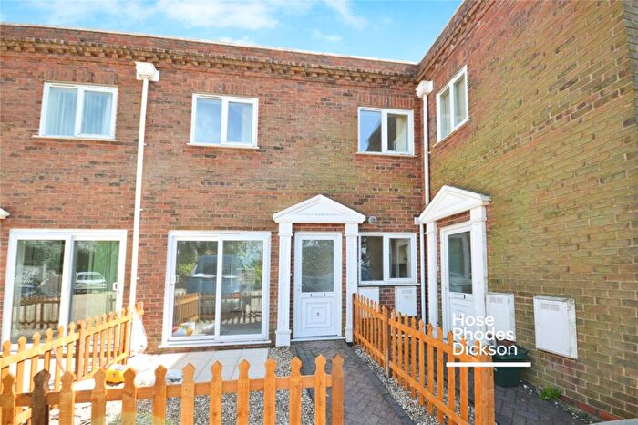 2 Bedroom House To Rent In Tower Mews, Lake Hill, Sandown, PO36