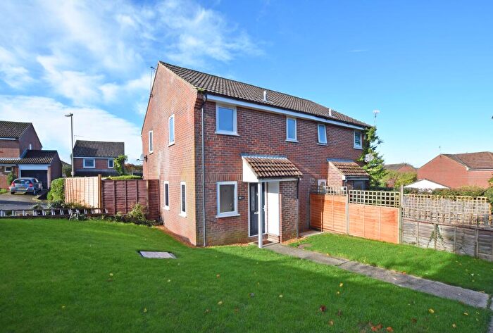 1 Bedroom Terraced House For Sale In The Ridgeway, Alton, Hampshire, GU34