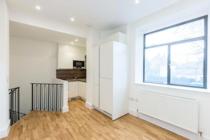 1 Bedroom Flat To Rent In Old Church Court, N11