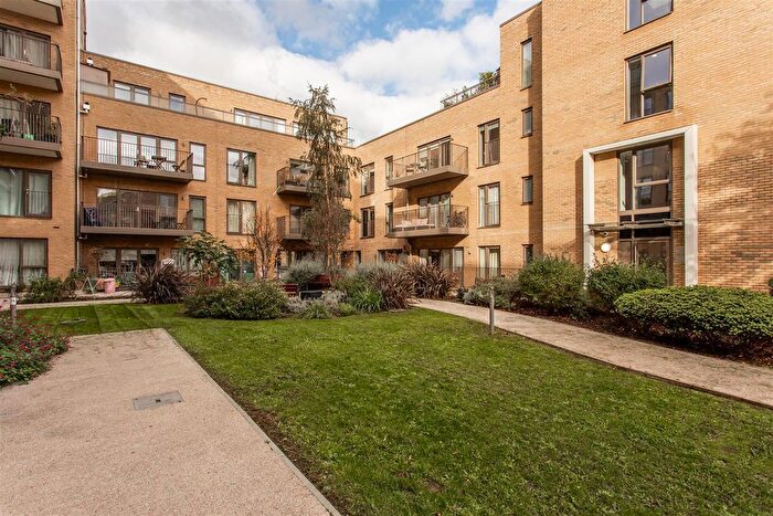 1 Bedroom Flat For Sale In St. Clements Avenue, Mile End, E3