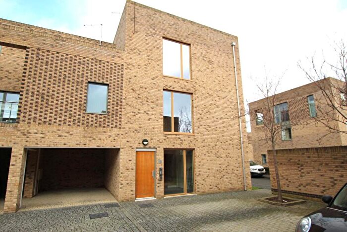 2 Bedroom Flat To Rent In Cornwell Road, Trumpington, Cambridge, CB2