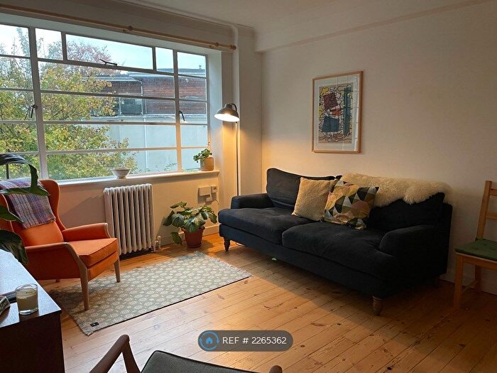 2 Bedroom Flat To Rent In Taymount Grange, London, SE23