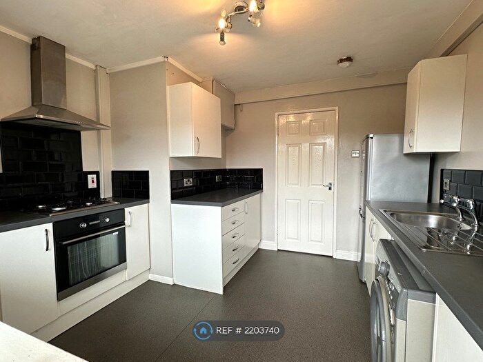 3 Bedroom Flat To Rent In Laurel House, Salford, M6