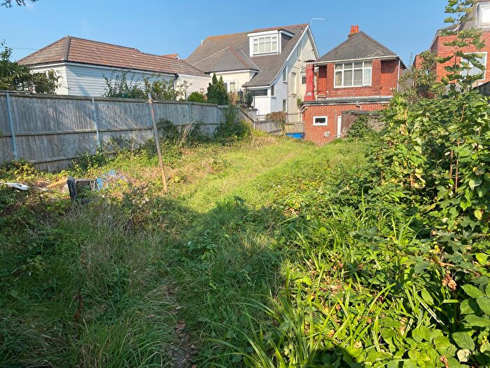 3 Bedroom Flat For Sale In Bargates, Christchurch, BH23