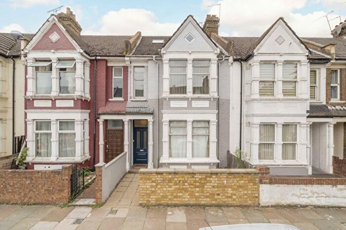 3 Bedroom Flat To Rent In Minet Avenue, Willesden, NW10
