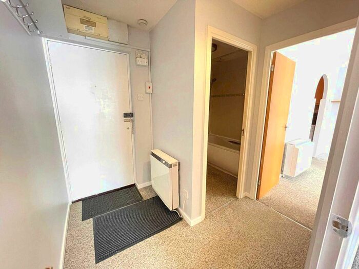 1 Bedroom Flat To Rent In Frobisher Road, Erith, DA8