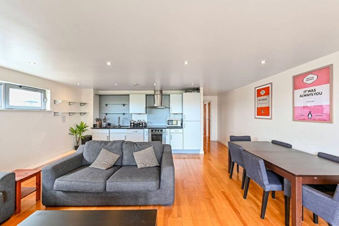 2 Bedroom Flat To Rent In Southgate Road, De Beauvoir Town, London, N1