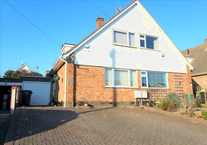 2 Bedroom House To Rent In Russet Way, Hockley, SS5