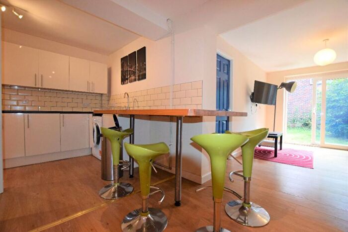 5 Bedroom Terraced House To Rent In Bed Student Home - Godden Road, CT2