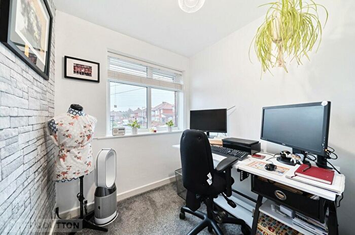 3 Bedroom Terraced House For Sale In Counthill Road, Watersheddings, Oldham, OL4