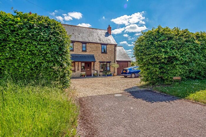 2 Bedroom Semi Detached House To Rent In Middleton Road, OX27