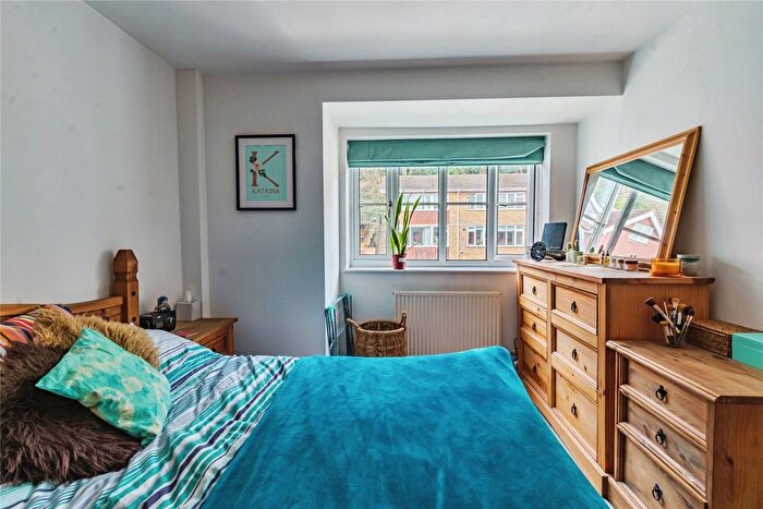 1 Bedroom Flat For Sale In Garlands Road, Redhill, Surrey, RH1