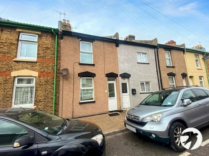 2 Bedroom Detached House To Rent In Springfield Road, Gillingham, Kent, ME7