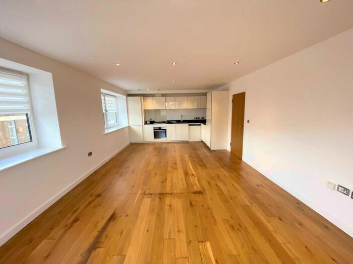 2 Bedroom Apartment To Rent In Brentwood High Street, CM14