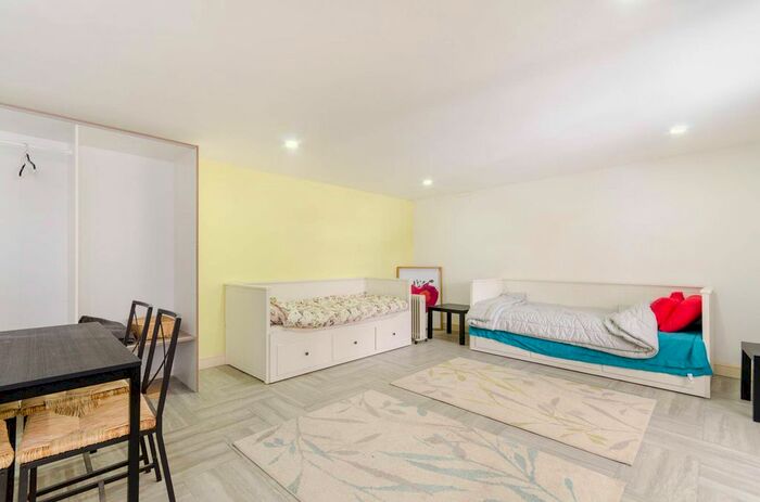 Studio To Rent In Addison Gardens, Surbiton, KT5