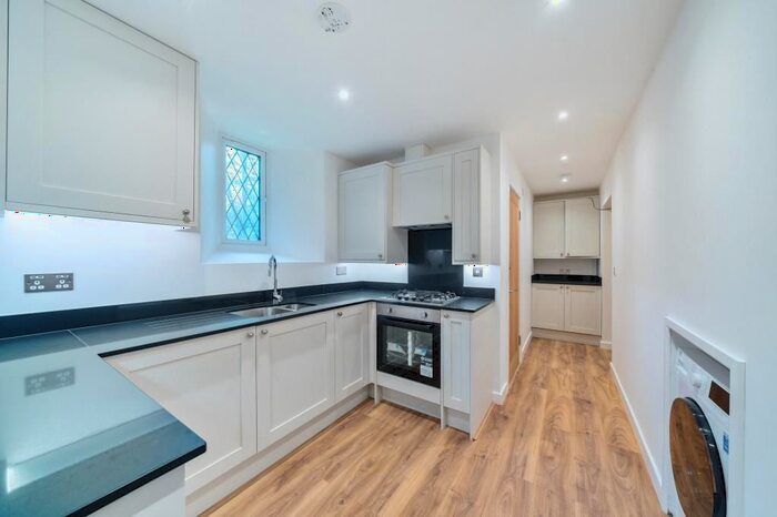 1 Bedroom Flat To Rent In Longcross, Surrey, KT16