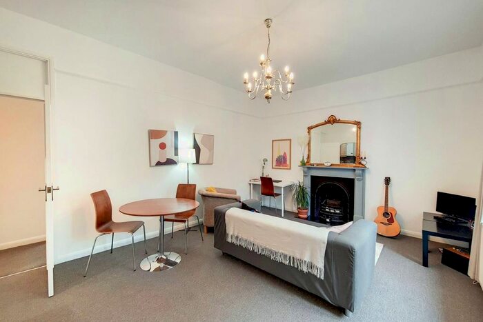 2 Bedroom Flat To Rent In Jews Walk, Sydenham, London, SE26