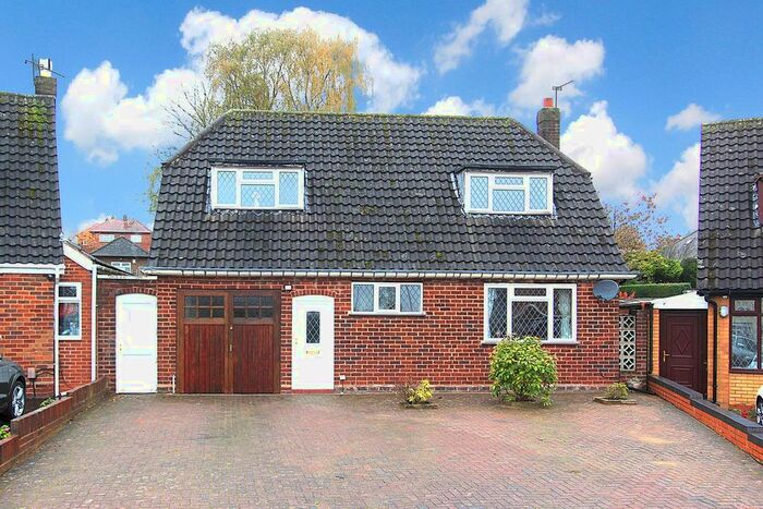 3 Bedroom Detached Bungalow To Rent In Benson Avenue, Wolverhampton, WV4