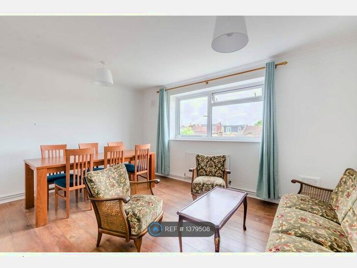 2 Bedroom Flat To Rent In St. James Court, London, SE23