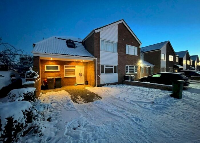 4 Bedroom Property To Rent In Plumpton Close, Luton, LU2