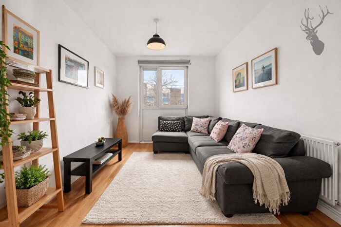 3 Bedroom Maisonette For Sale In Exmoor House, Bow, E3