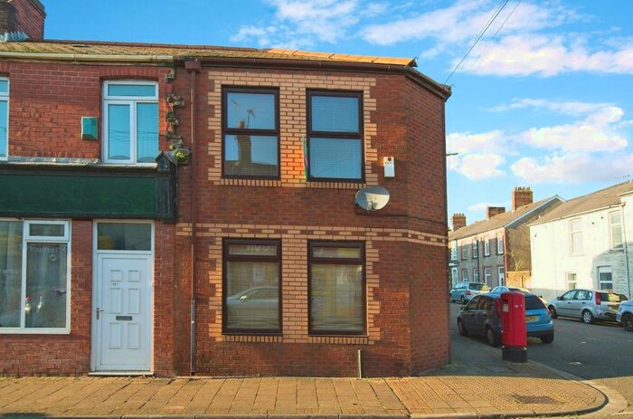 2 Bedroom Flat To Rent In Carlisle Street, Caerdydd, CF24