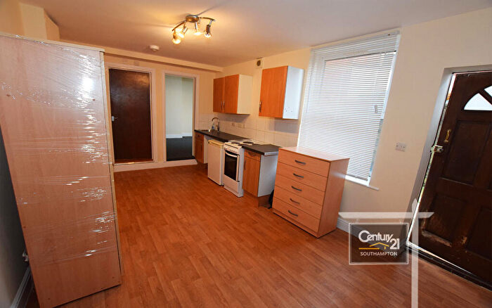2 Bedroom Apartment To Rent In |Ref: |, Denzil Avenue, Southampton, SO14