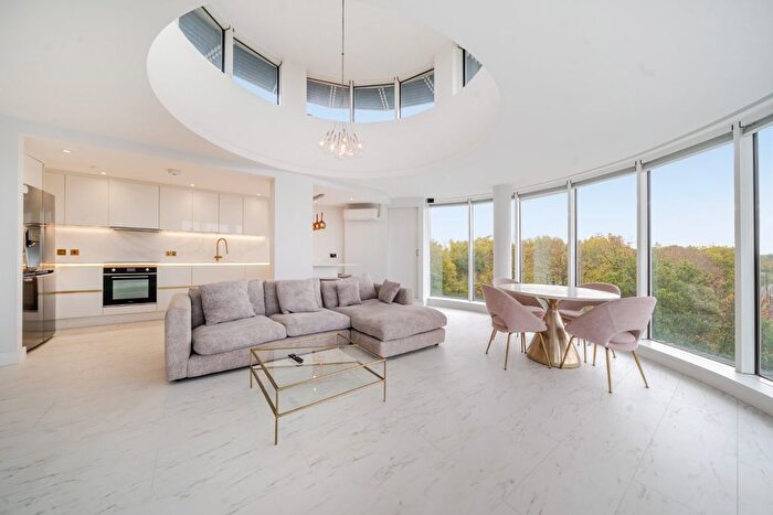 2 Bedroom Flat To Rent In North Side Wandsworth Common, Battersea, London, SW18