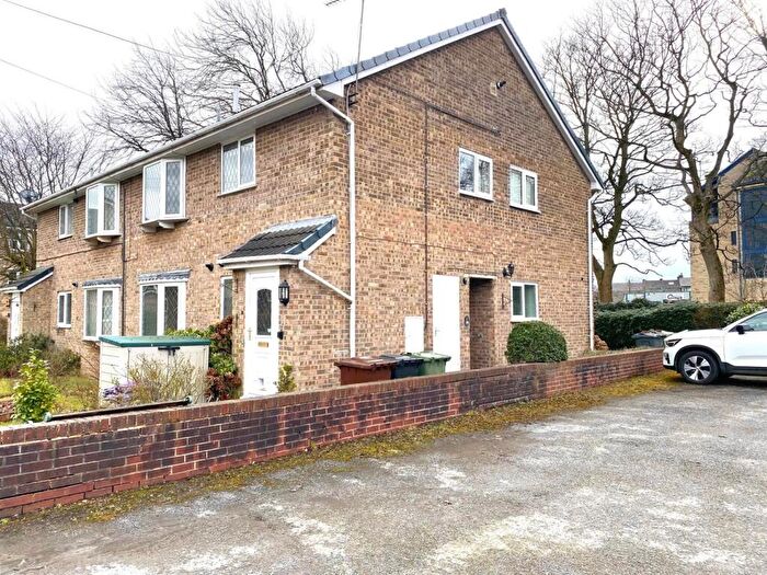 2 Bedroom Flat To Rent In Lakeside Court, Huddersfield, HD3