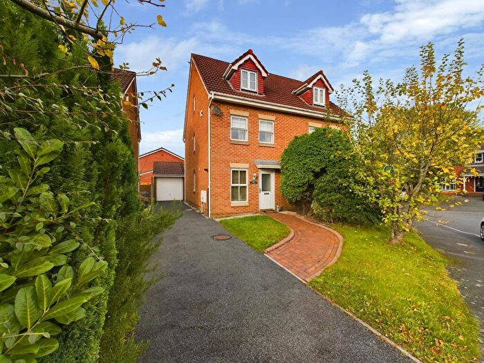 3 Bedroom Semi-Detached House To Rent In Foxfold Close, Worsley, M28