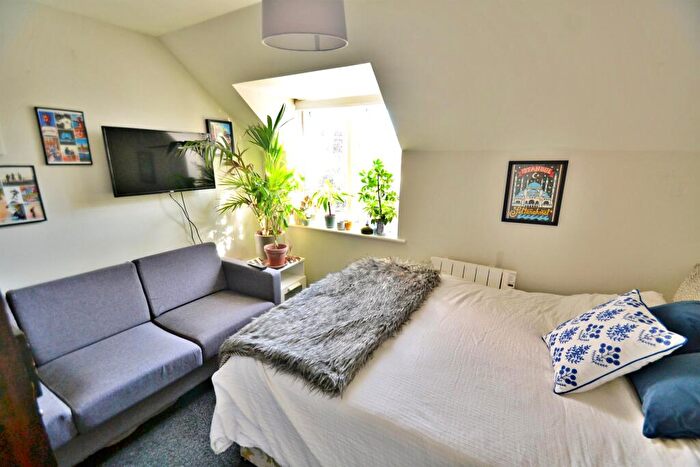 2 Bedroom Flat To Rent In Ashley Cross, BH14