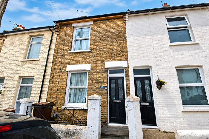 3 Bedroom Terraced House To Rent In Kimberley Road, Gillingham, ME7