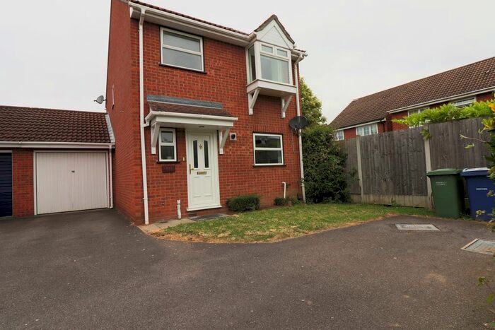 3 Bedroom Link Detached House To Rent In Hogg Lane, Grays, RM16