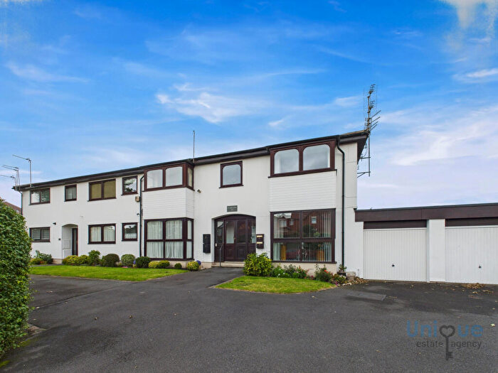 2 Bedroom Apartment For Sale In St. James Lodge, Clifton Drive South, Lytham St. Annes, FY8