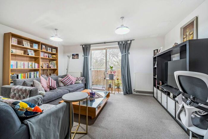 2 Bedroom Flat To Rent In Leyton Green Road, Leyton, London, E10