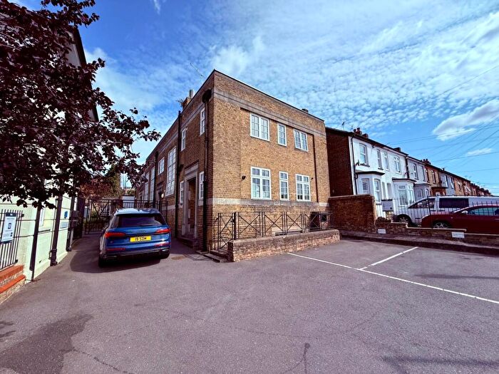 2 Bedroom Apartment To Rent In Baker Court, Braintree, CM7