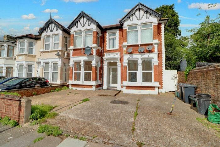 2 Bedroom Flat To Rent In Endsleigh Gardens, North Ilford, IG1