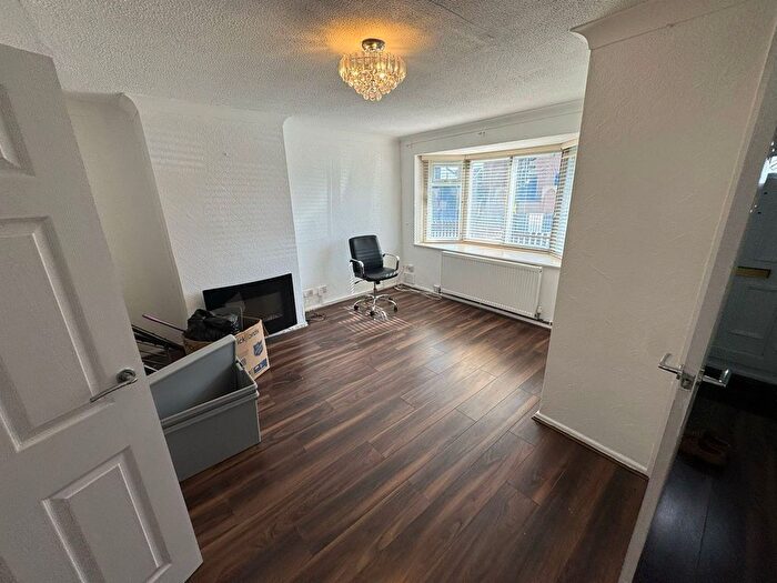 3 Bedroom Maisonette To Rent In Windmill Lane, Smethwick, B66