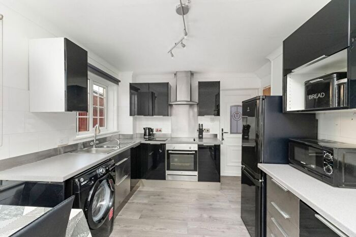 2 Bedroom Detached House For Sale In Jones Green, Carmondean, Livingston, EH54