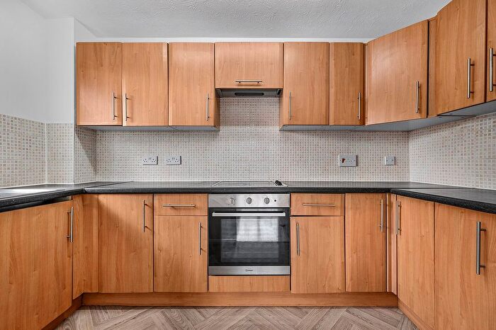 2 Bedroom Flat To Rent In Chaucer Drive, Old Kent Road, SE1