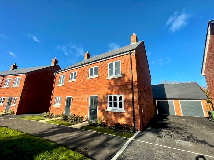 3 Bedroom Property To Rent In Hammersley Drive, Ash, Aldershot, GU12