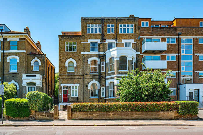 2 Bedroom Flat For Sale In Bedford Court, Green Lanes, Stoke Newington, London, N16