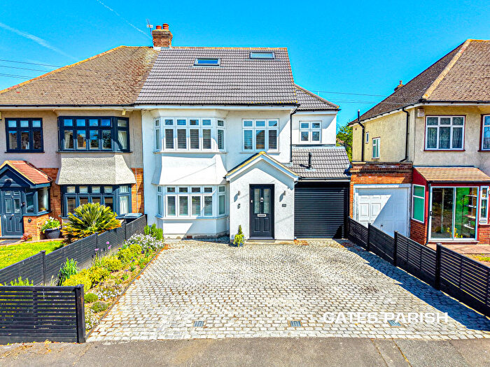 5 Bedroom Semi Detached House For Sale In Huntsmans Drive, Upminster, RM14