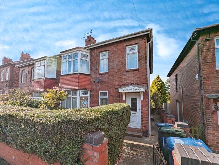 2 Bedroom Flat For Sale In Two Ball Lonnen, Fenham, Newcastle Upon Tyne, NE4